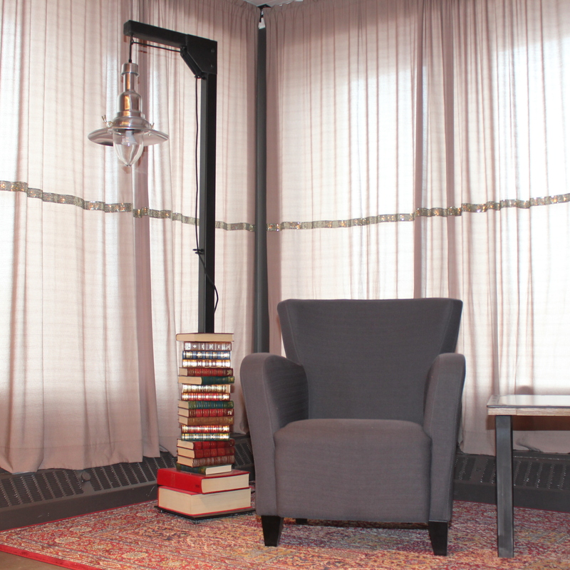 Espace pour un orateur et lampe sur mesure